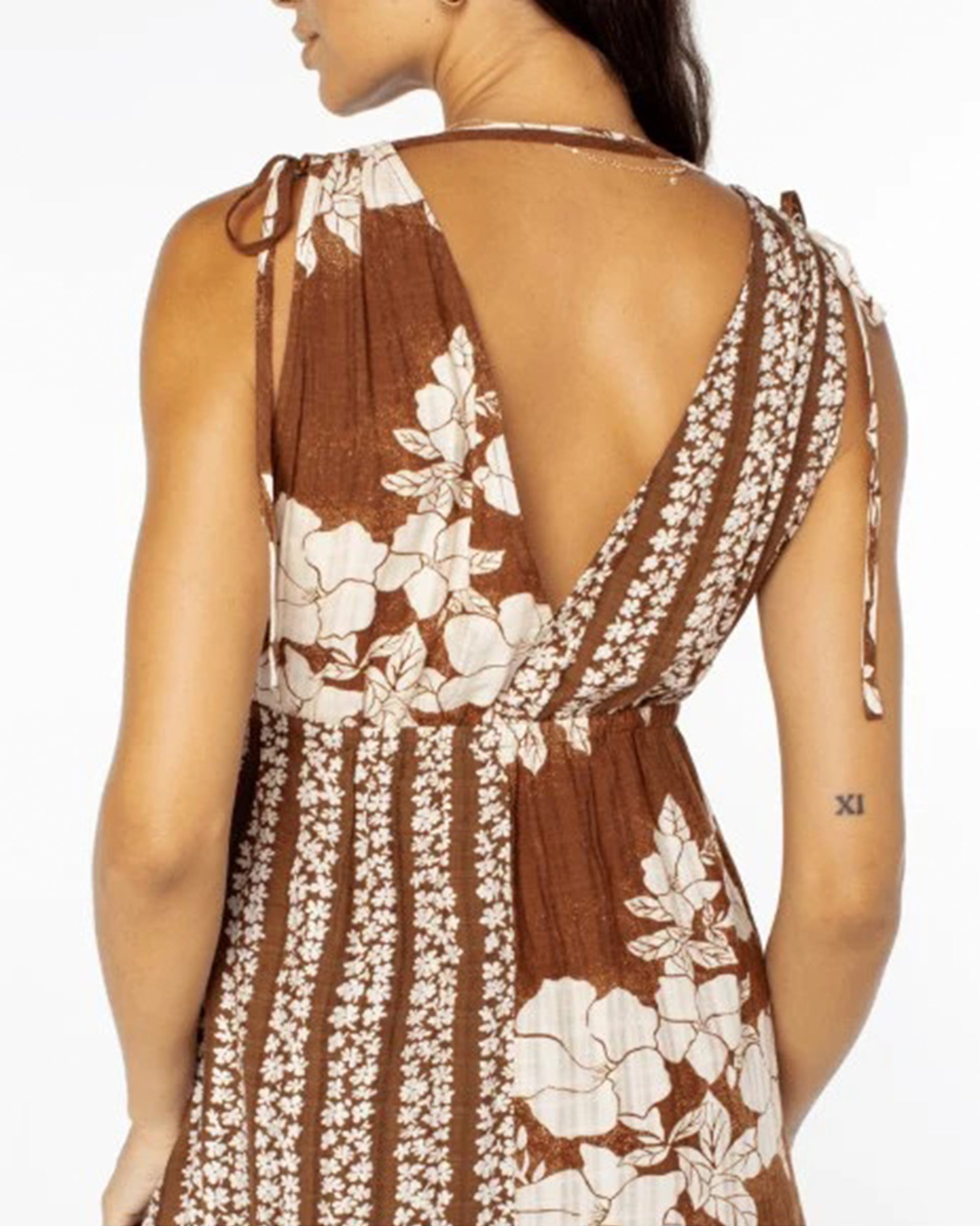 RVCA Women's In The Moment Dress - Tiramisu Hibiscus Hideaway/Daisy Chain Stripe